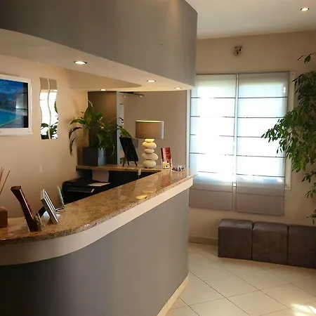 L Empereur Hotel